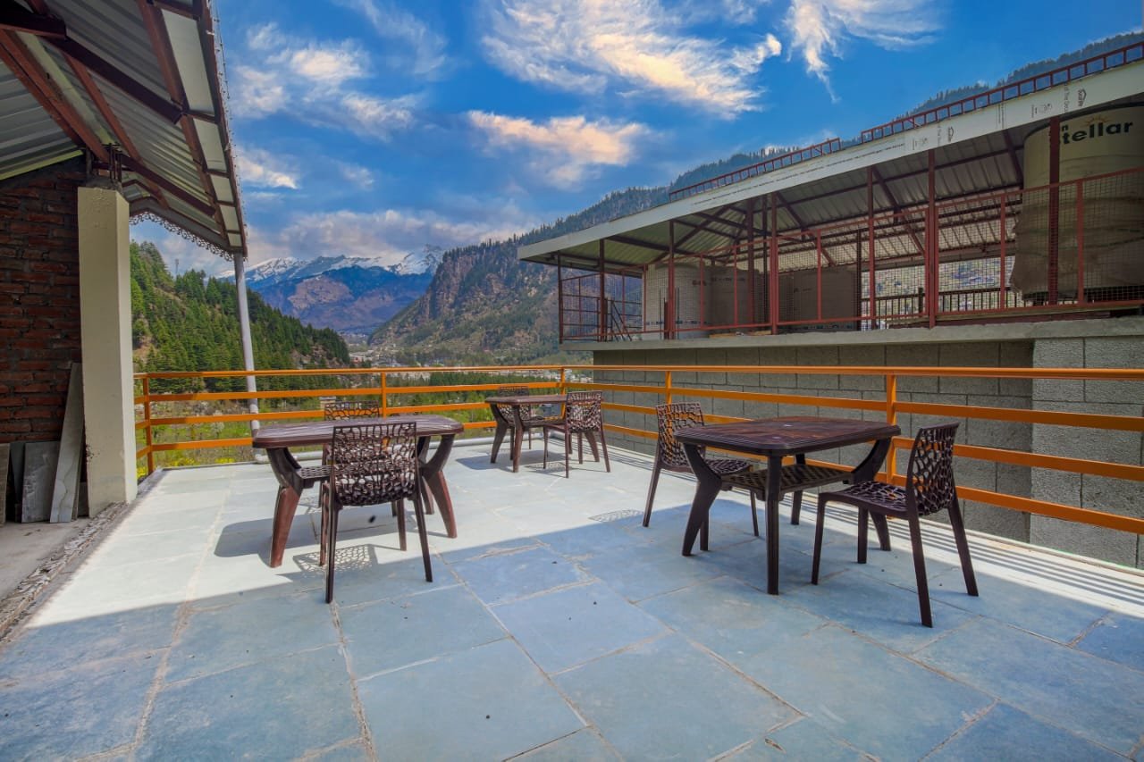 Hotel Nature Vibes Manali - Balcony view